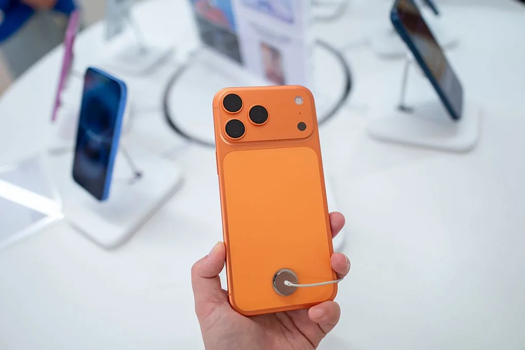 การใช้ iPhone 17 Pro ถ่ายทอดสดเกมสำคัญของเมเจอร์ลีกเบสบอล