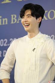 ลีจงซอก เปิดใจเรื่องสเปกผู้หญิงในฝัน กับความรักและชีวิตเบื้องหลังพระเอกสุดอบอุ่นแห่งเกาหลี